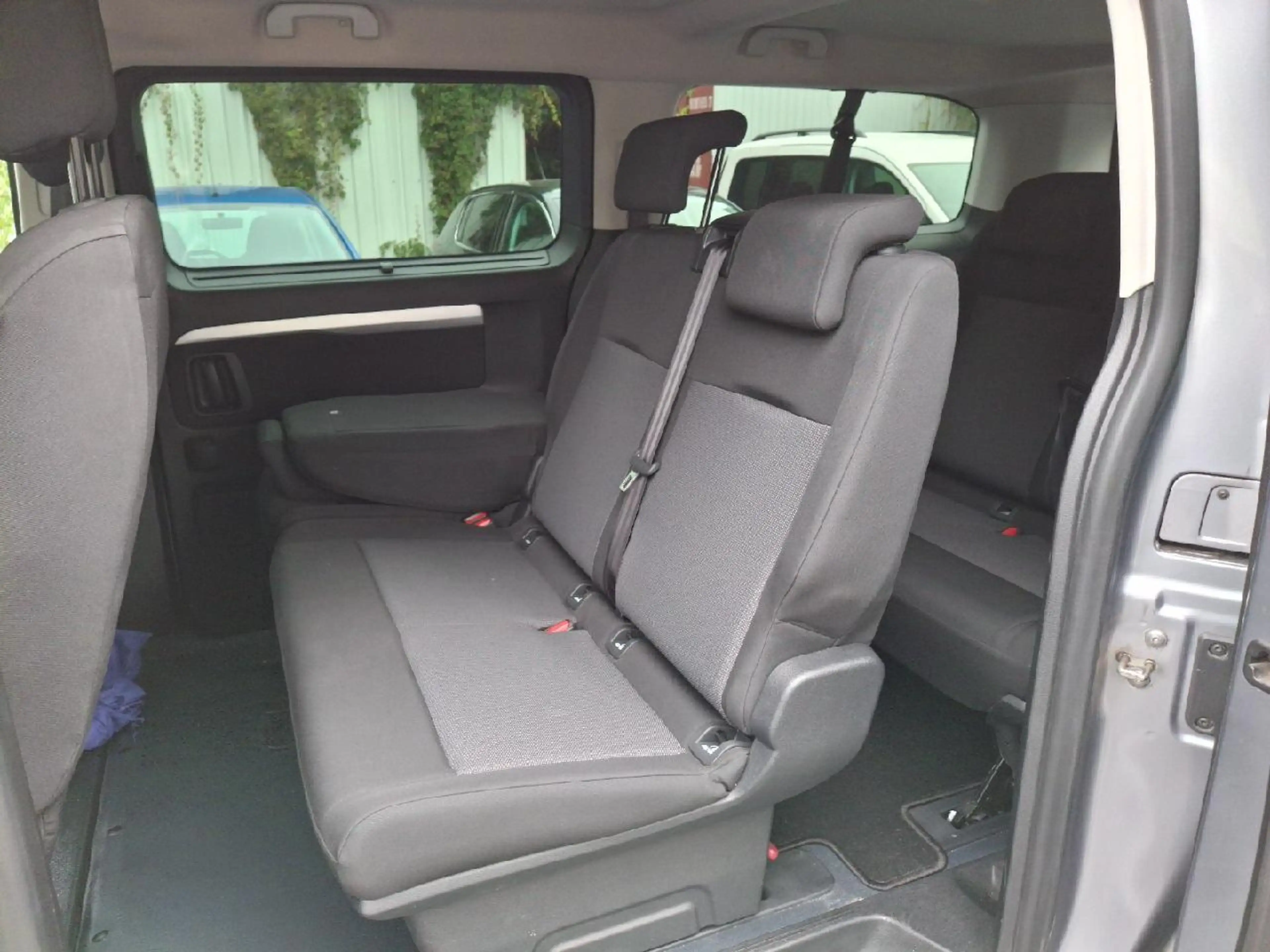 Peugeot Traveller Business L3 — photo 15