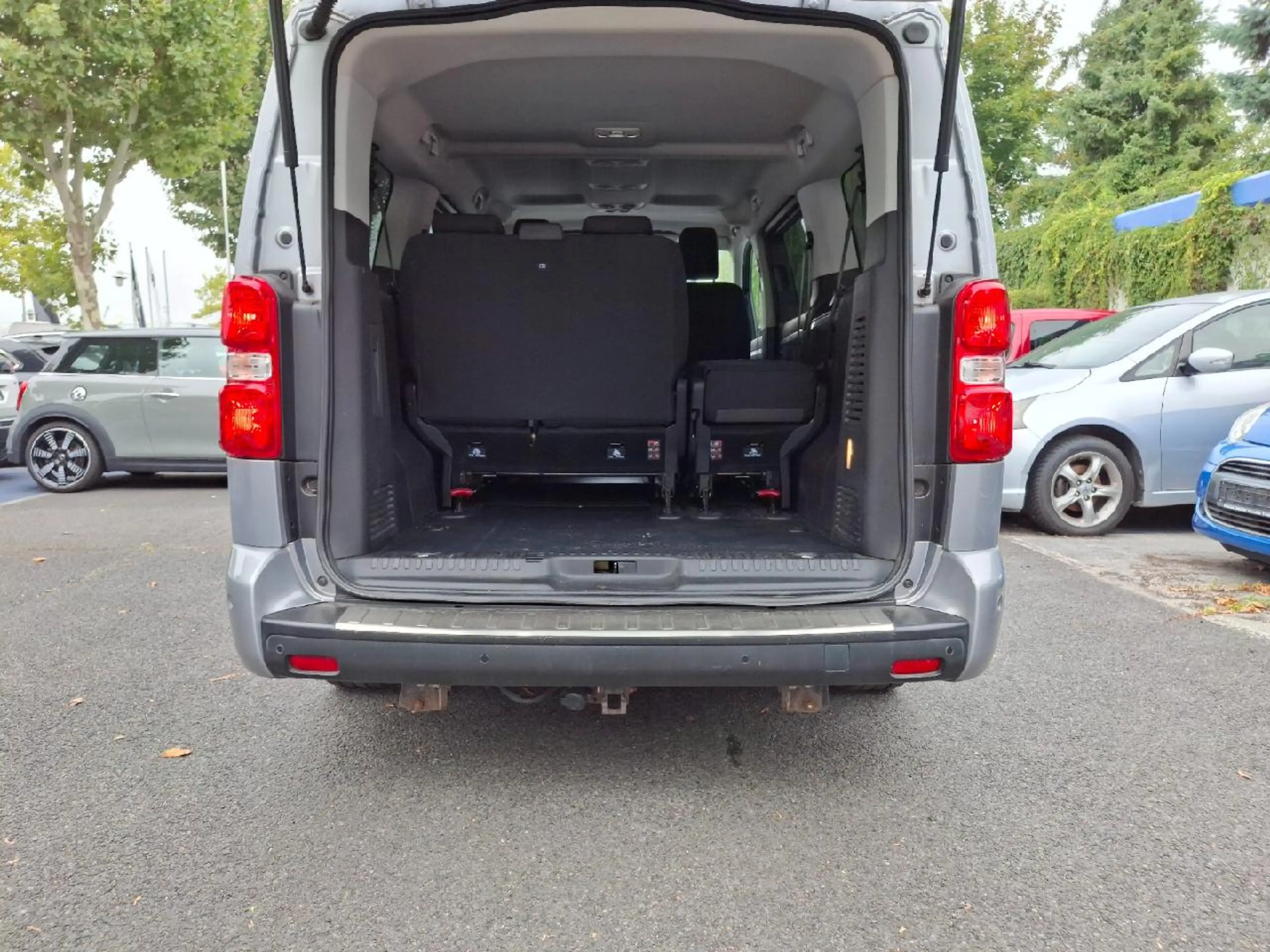 Peugeot Traveller Business L3 — photo 14