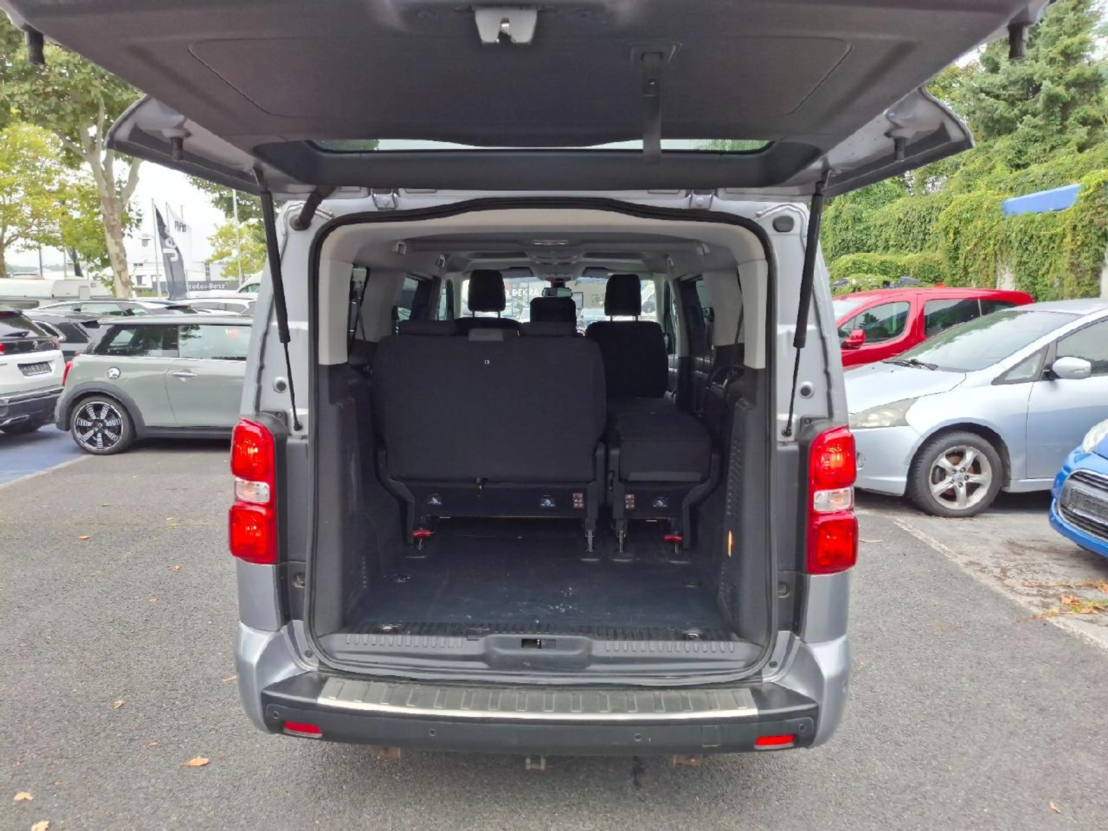 Peugeot Traveller Business L3 — photo 12