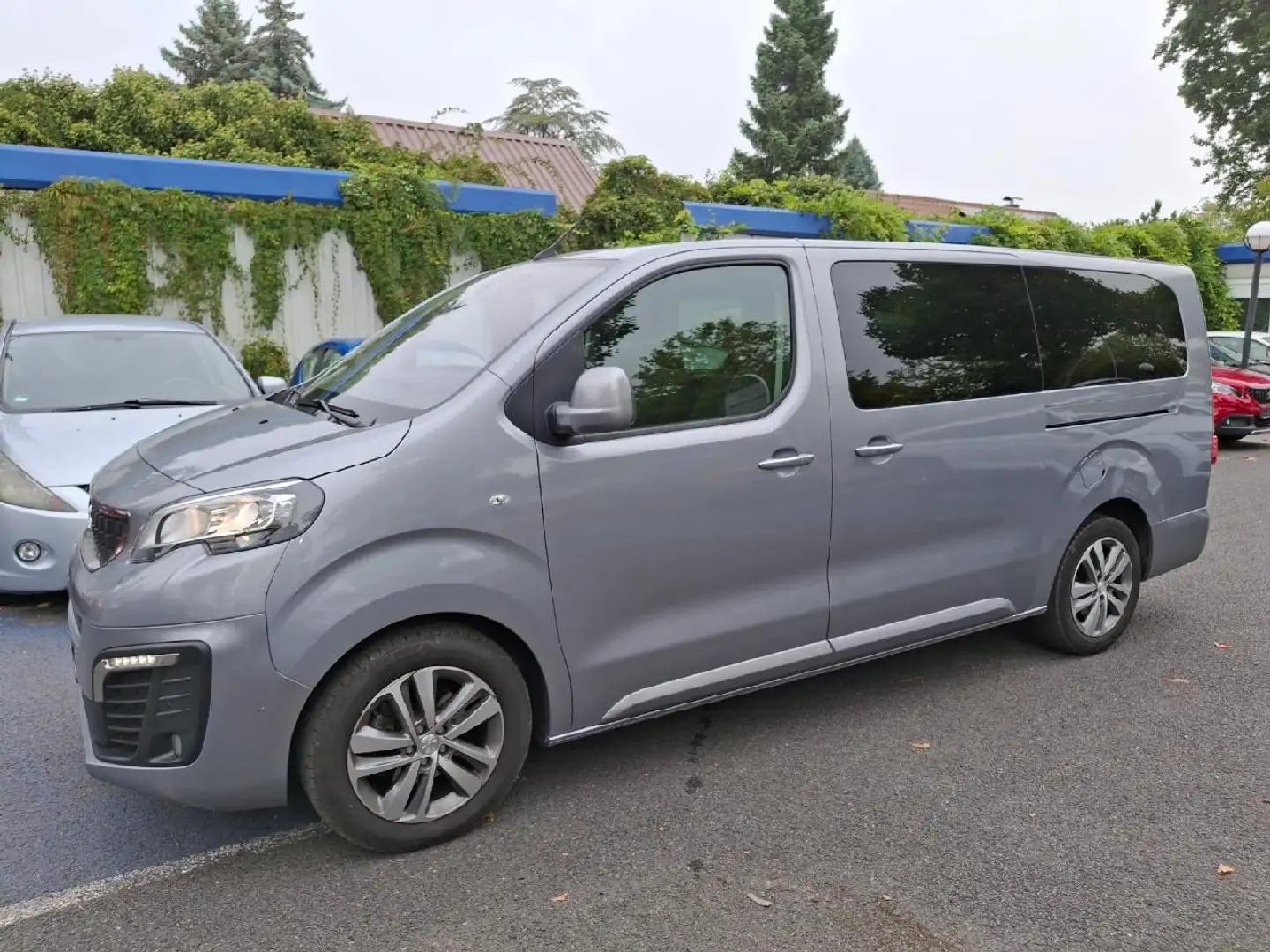 Peugeot Traveller Business L3 Grau - 2