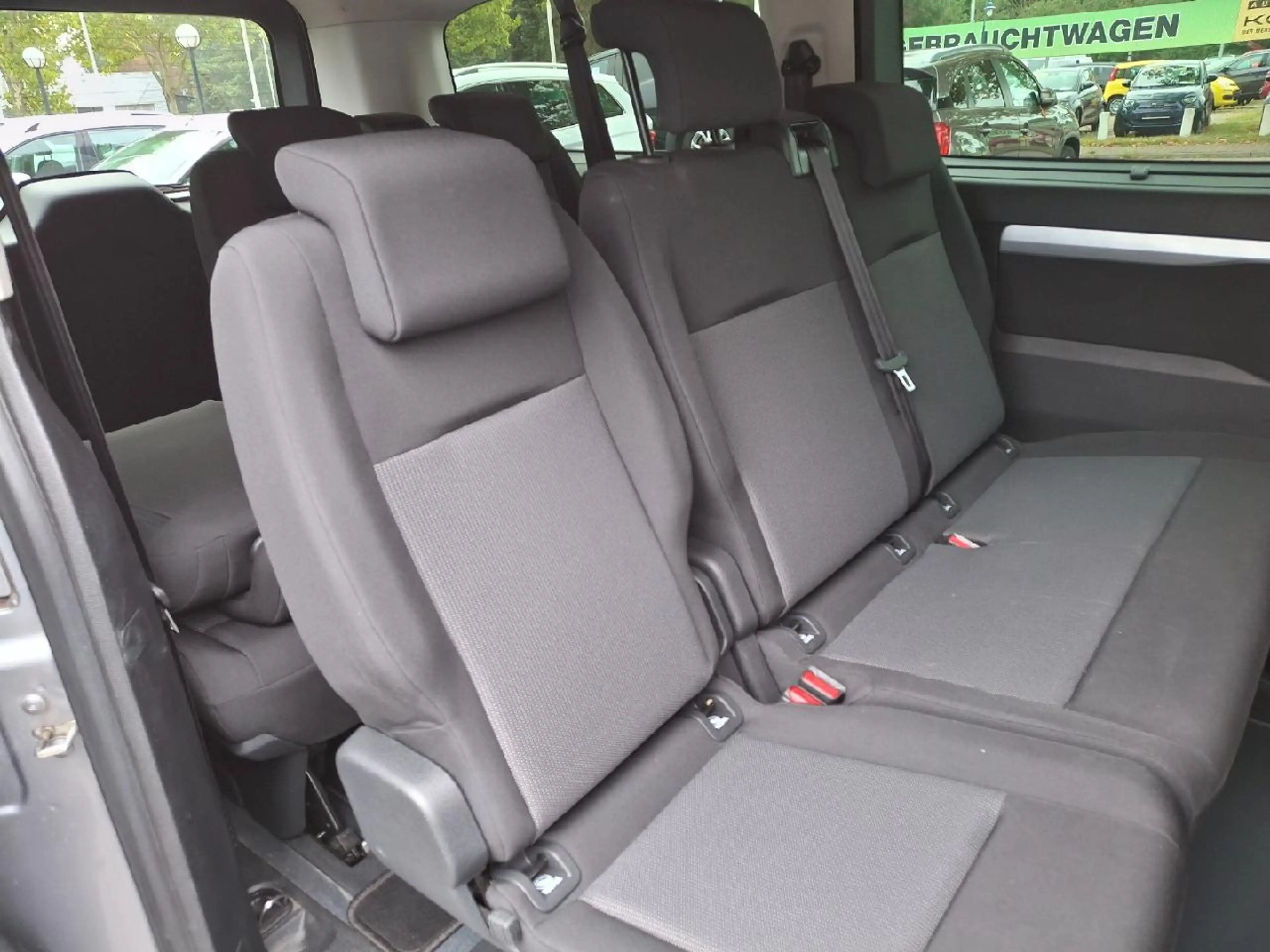 Peugeot Traveller Business L3 — photo 9