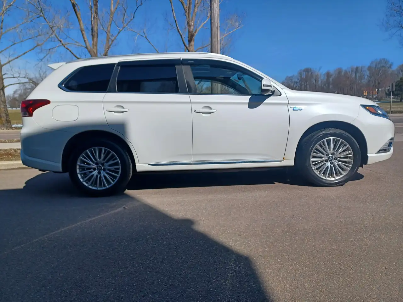 Mitsubishi Outlander снимка Mitsubishi Outlander
