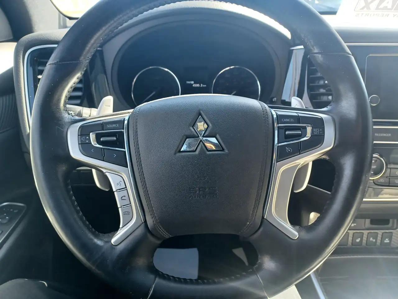 Mitsubishi Outlander снимка Mitsubishi Outlander