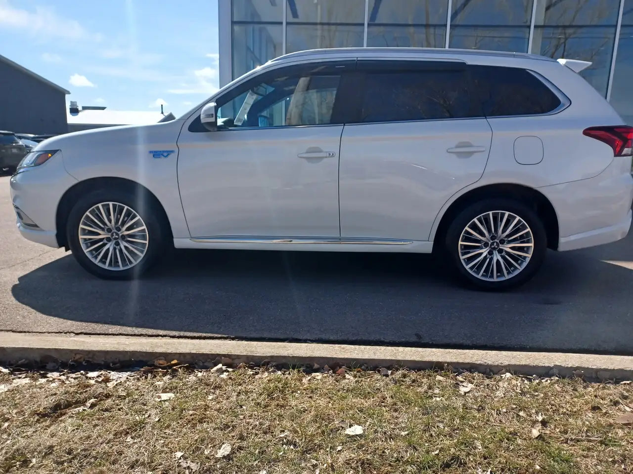 Mitsubishi Outlander снимка Mitsubishi Outlander