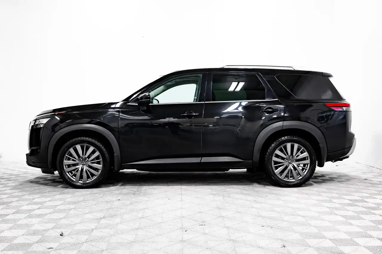Nissan Pathfinder снимка Nissan Pathfinder
