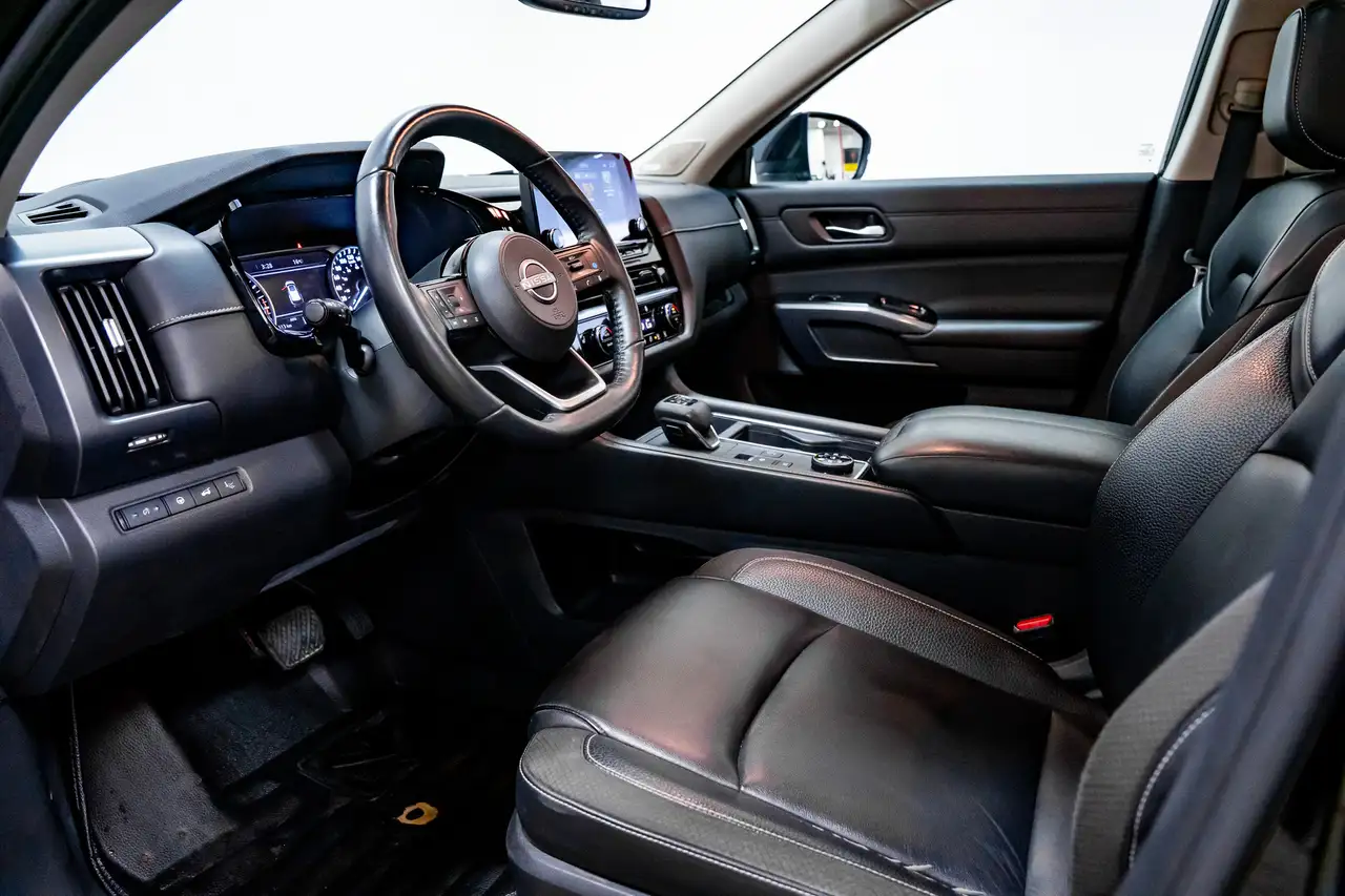 Nissan Pathfinder снимка Nissan Pathfinder
