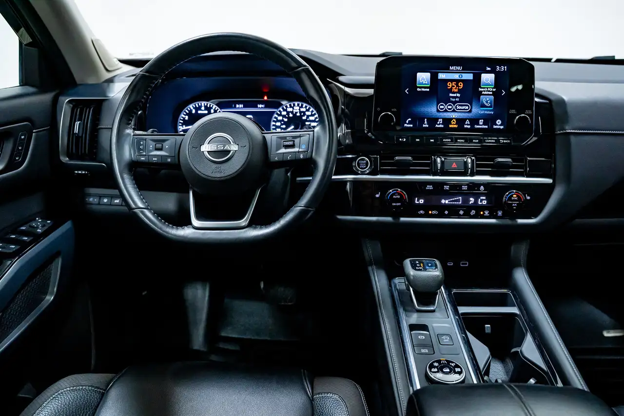 Nissan Pathfinder снимка Nissan Pathfinder