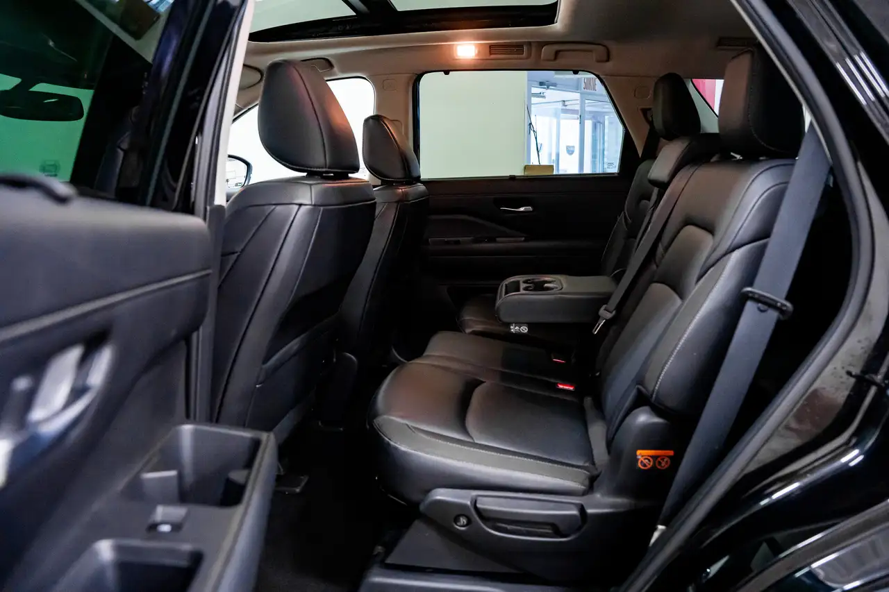 Nissan Pathfinder снимка Nissan Pathfinder