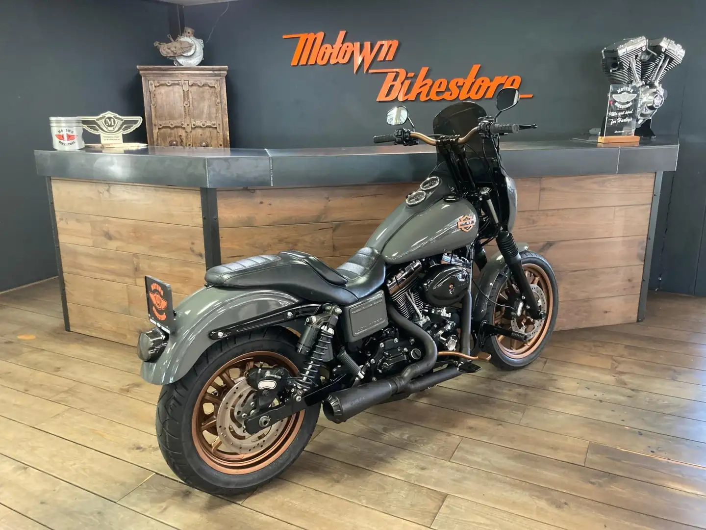 Harley-Davidson Dyna Low Rider FXDL 103Ci Grey & Gold Edition Club Style Grau - 2