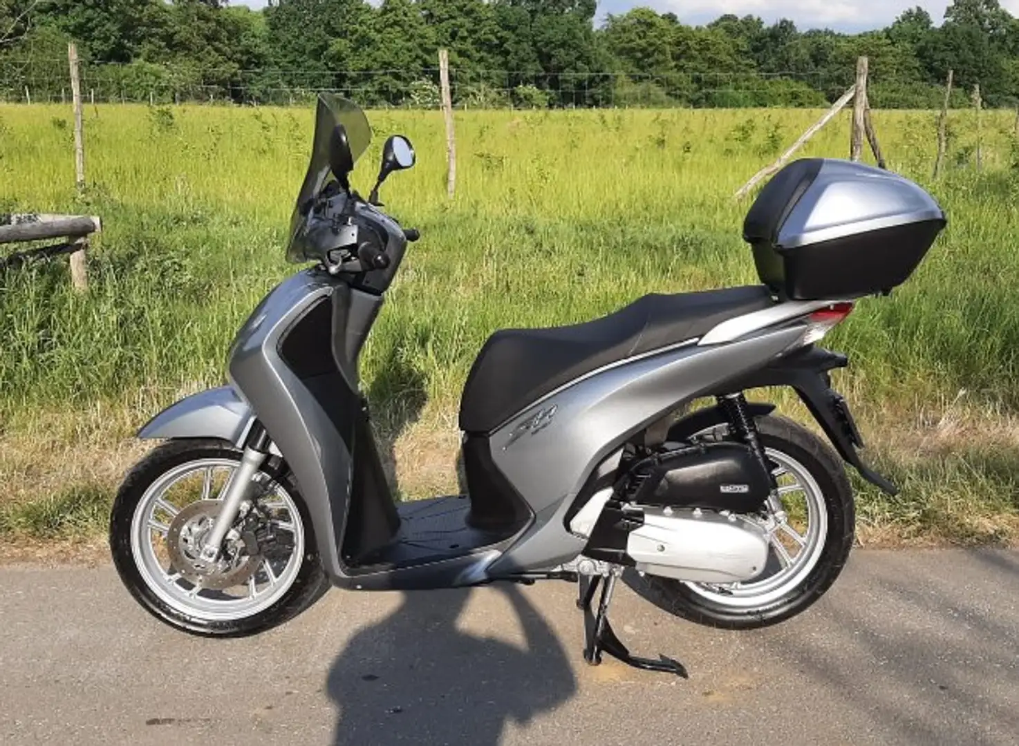 Honda SH 125i SH 125i ABS Stříbrná - 2