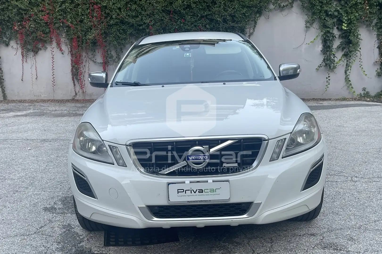 Volvo XC60 XC60 D3 AWD Geartronic R-design Bianco - 2