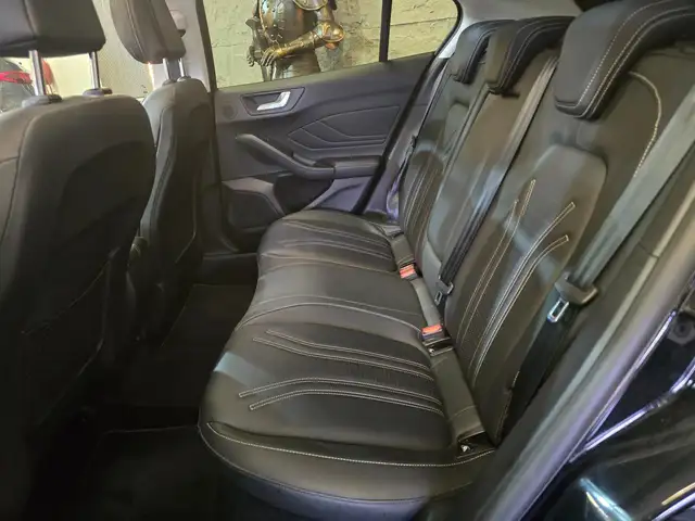 Ford Focus view 11