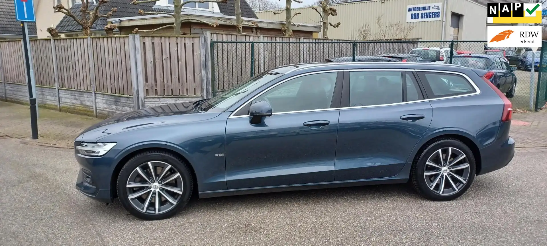 Volvo V60 2.0 B5 Business Pro plava - 1