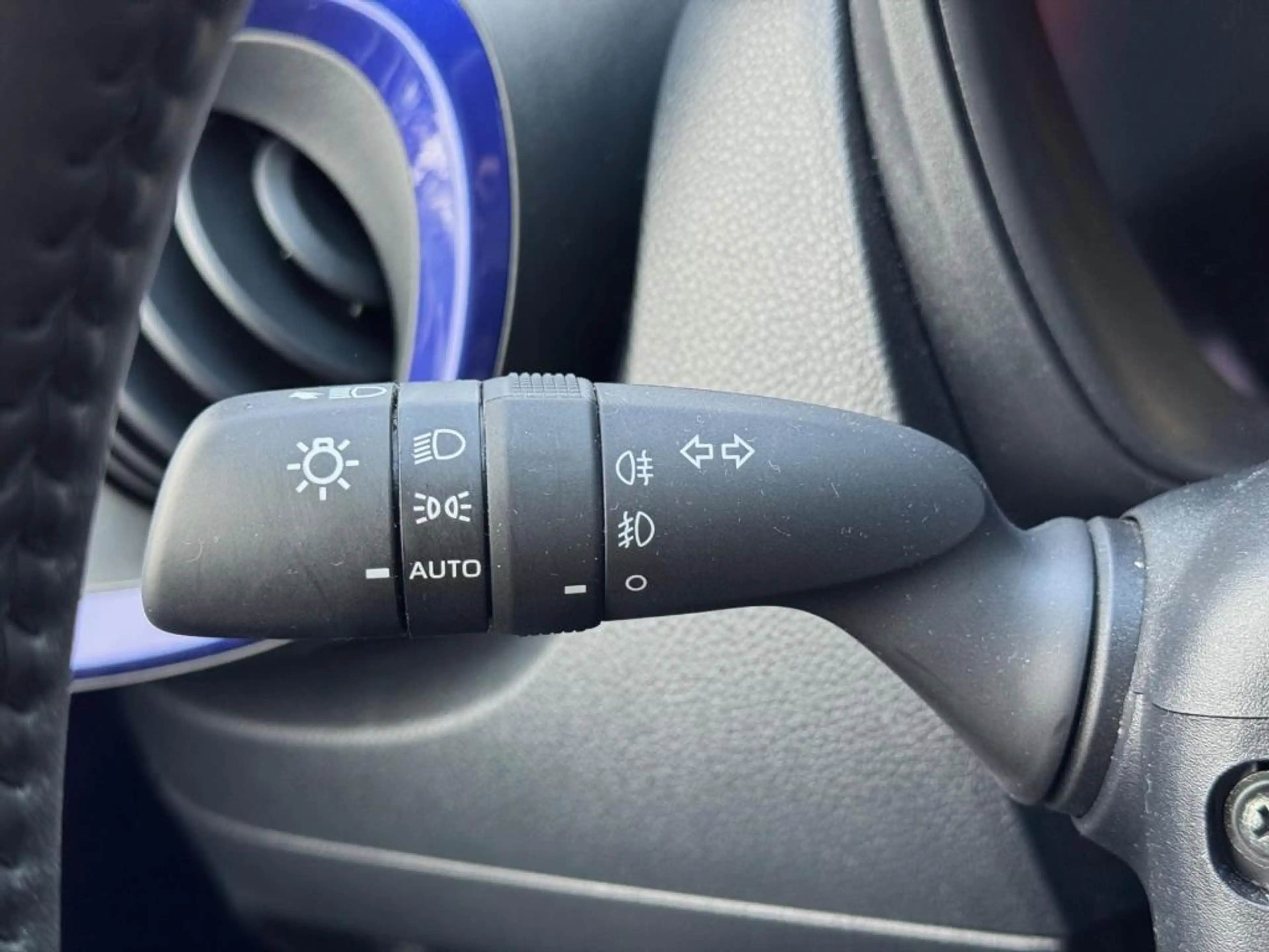 Toyota Aygo X 1.0 VVT-i MT Pulse Bi-tone | Juniper blue, 17 inch — photo 16