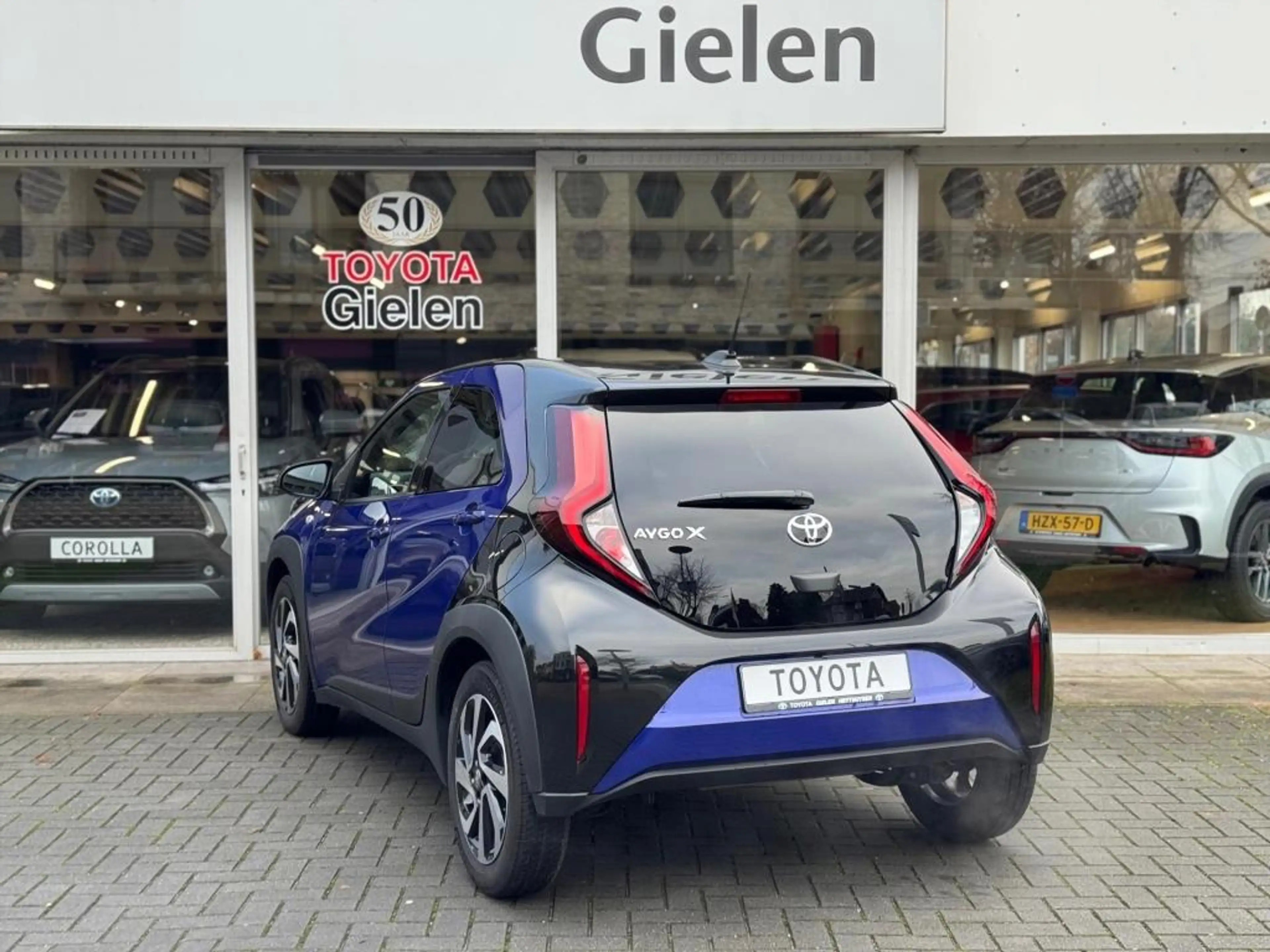 Toyota Aygo X 1.0 VVT-i MT Pulse Bi-tone | Juniper blue, 17 inch — photo 28