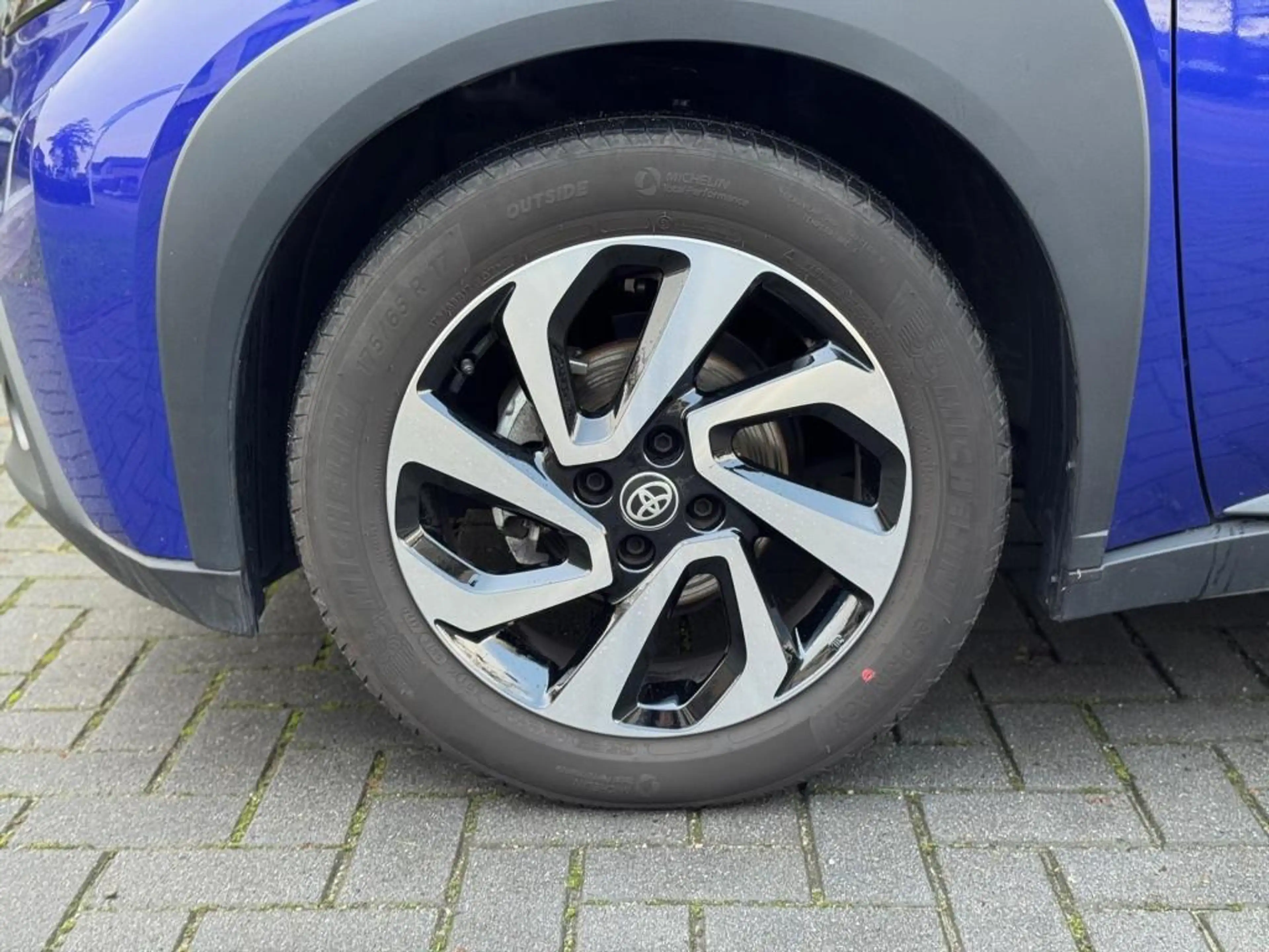 Toyota Aygo X 1.0 VVT-i MT Pulse Bi-tone | Juniper blue, 17 inch — photo 9