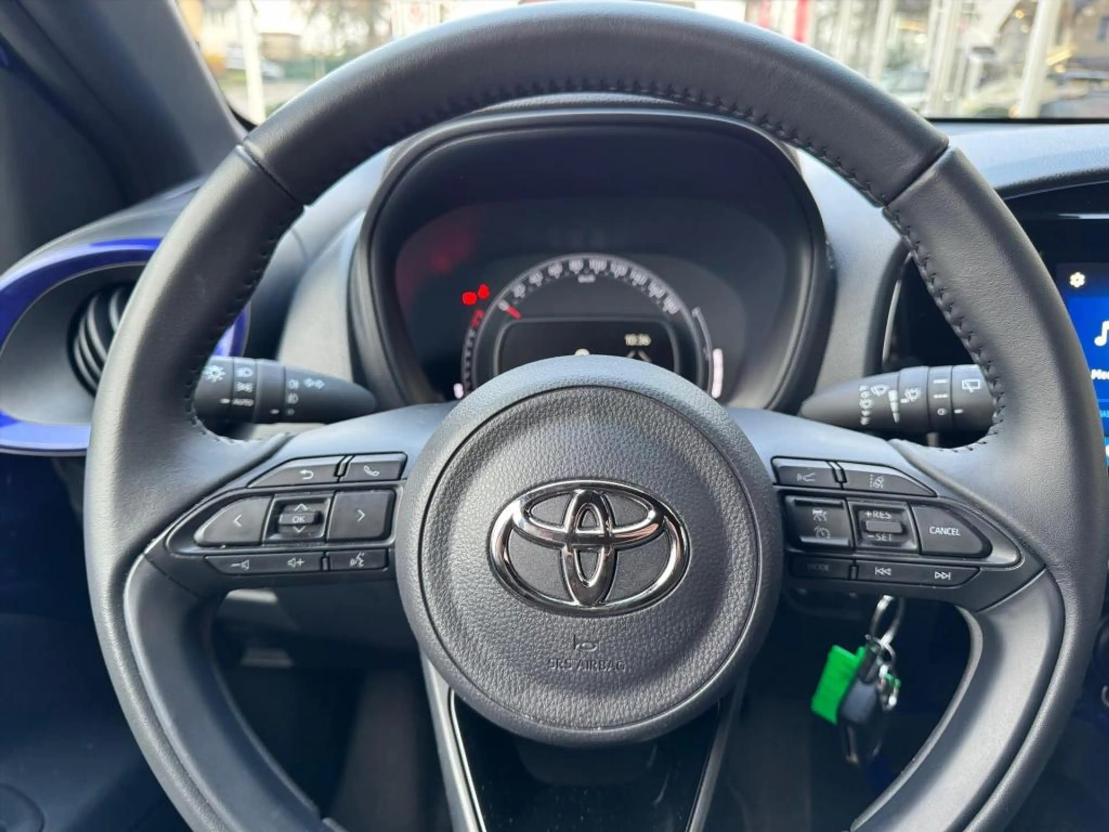 Toyota Aygo X 1.0 VVT-i MT Pulse Bi-tone | Juniper blue, 17 inch — photo 12