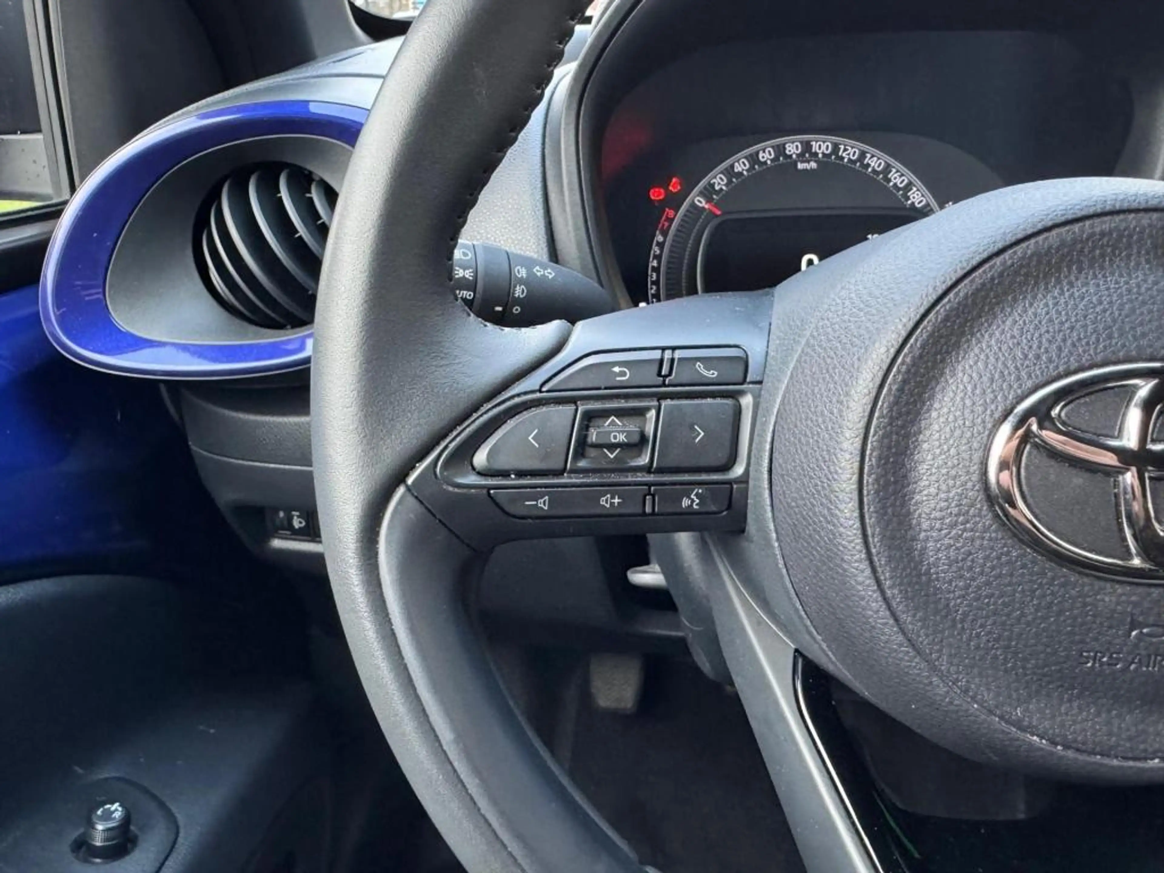 Toyota Aygo X 1.0 VVT-i MT Pulse Bi-tone | Juniper blue, 17 inch — photo 13