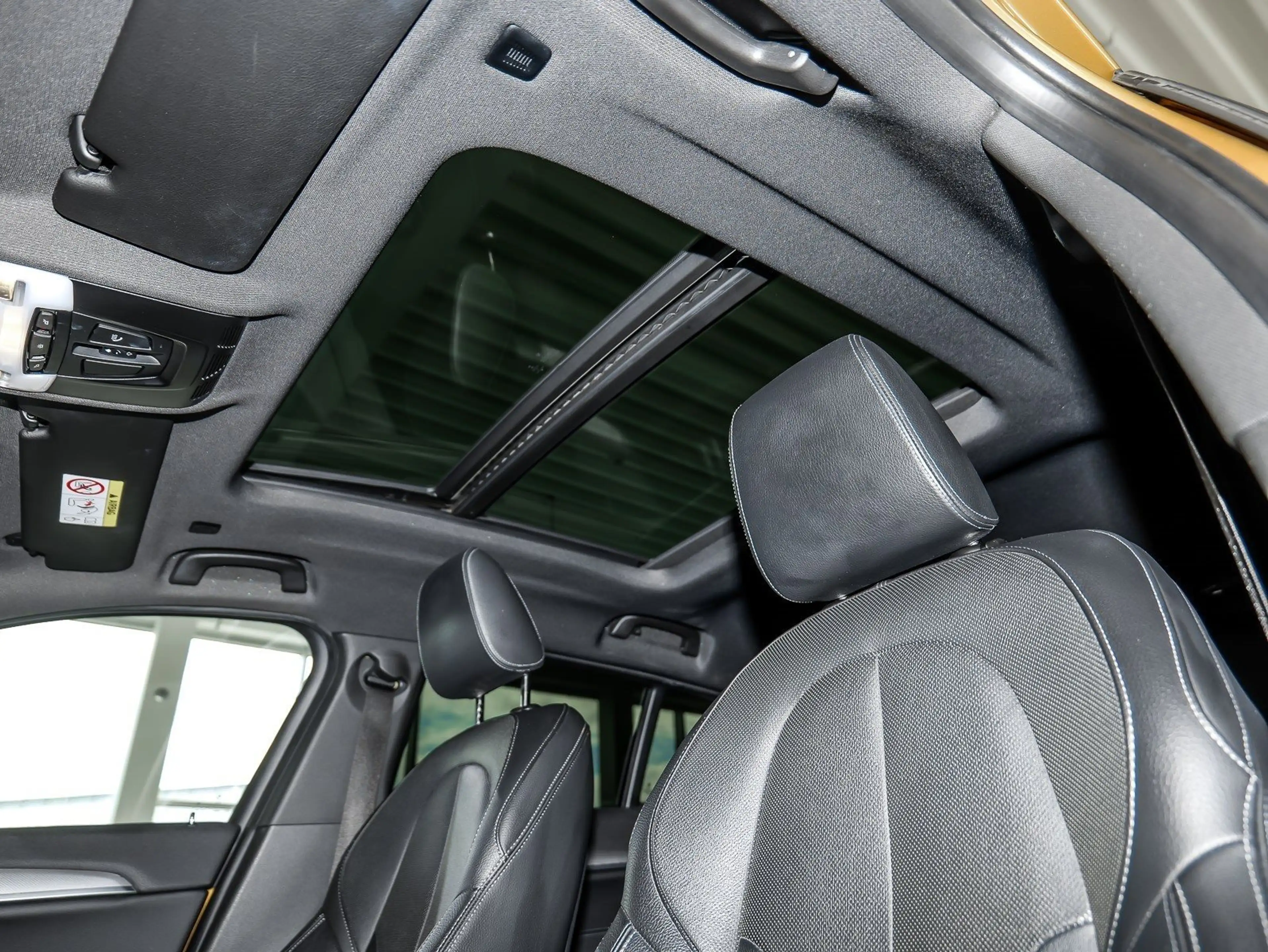 BMW X2 sDrive20i M-Sport HeadUp Pano Leder Kamera — photo 12