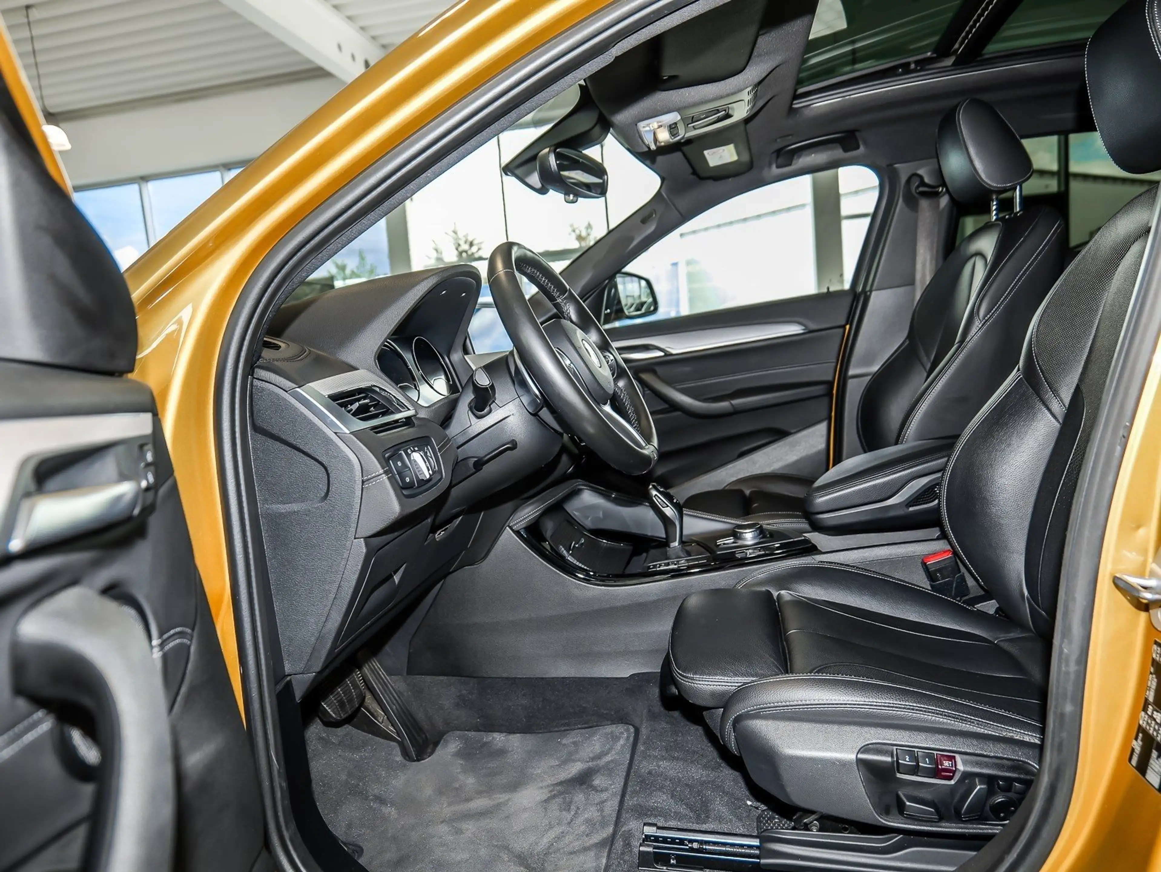 BMW X2 sDrive20i M-Sport HeadUp Pano Leder Kamera — photo 5