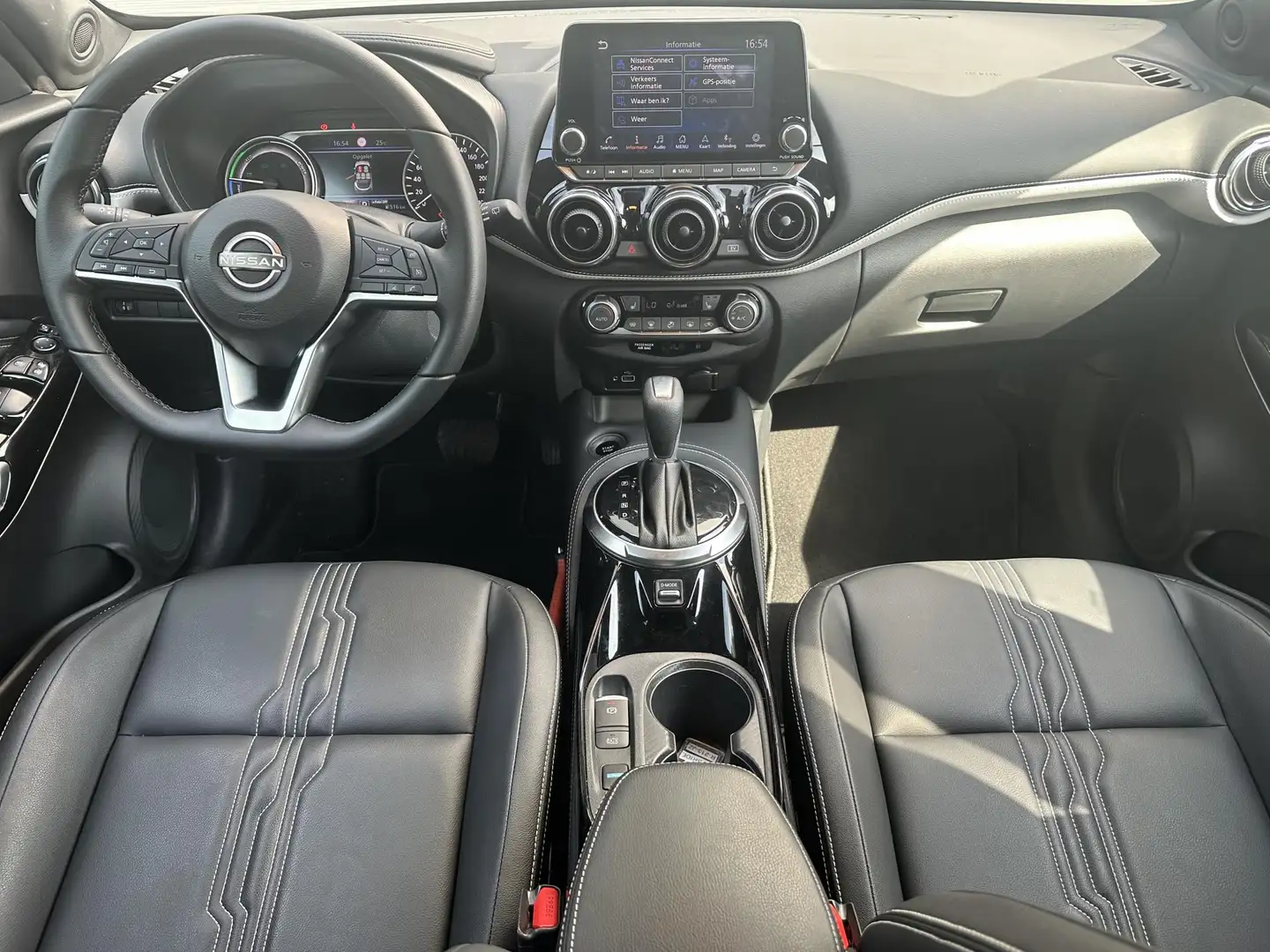 Nissan Juke 1.6 Hybrid Premiere Edition / Airco / Bluetooth / Grijs - 2
