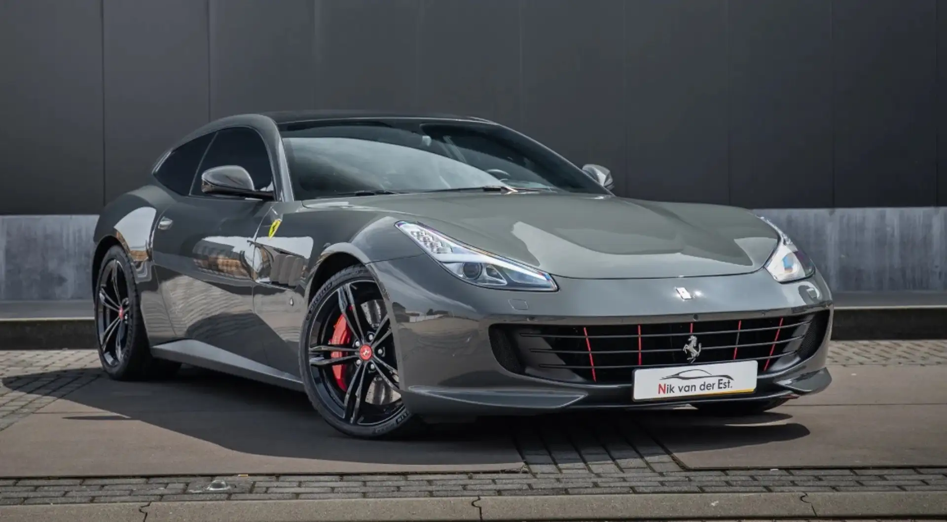 Ferrari GTC4 Lusso Grau - 1
