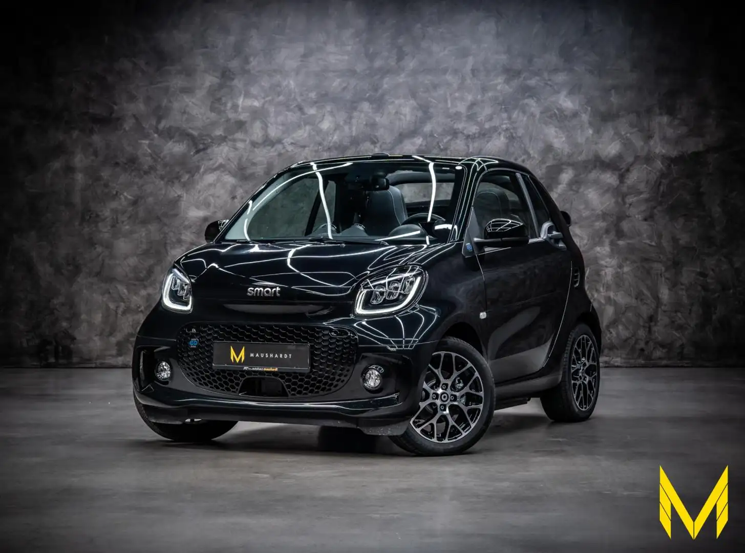 smart forTwo EQ cabrio prime EXCLUSIVE: BACK in BLACK! Schwarz - 1