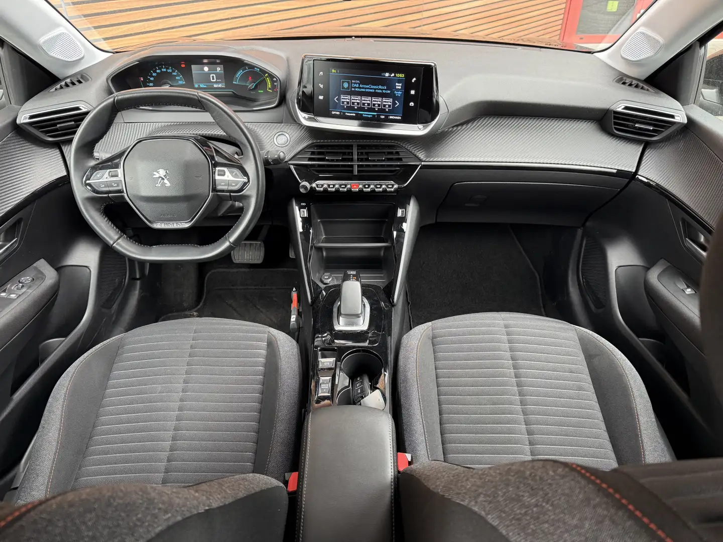 Peugeot e-208 EV Active 50 kWh Navigatiesysteem / Cruise control Černá - 2