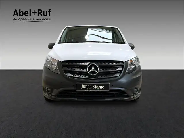 Mercedes-Benz Vito view 2