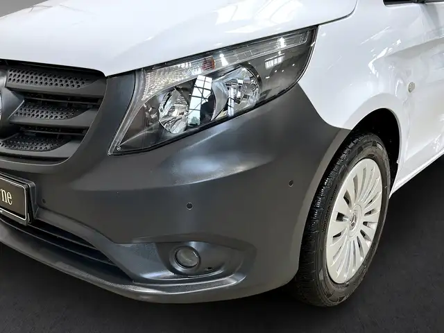 Mercedes-Benz Vito view 3