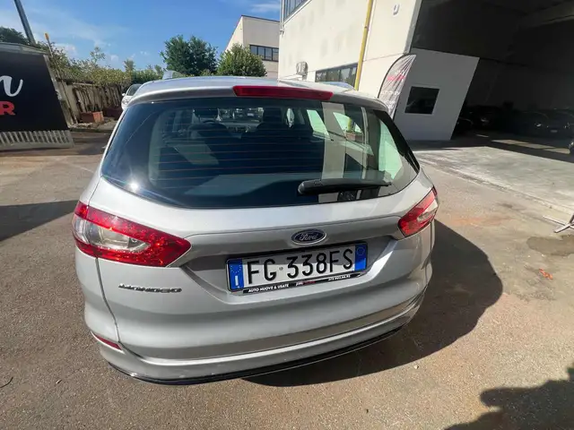 Ford Mondeo view 6