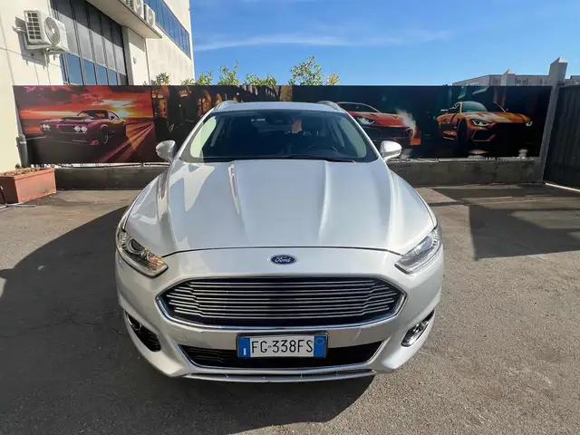 Ford Mondeo view 3