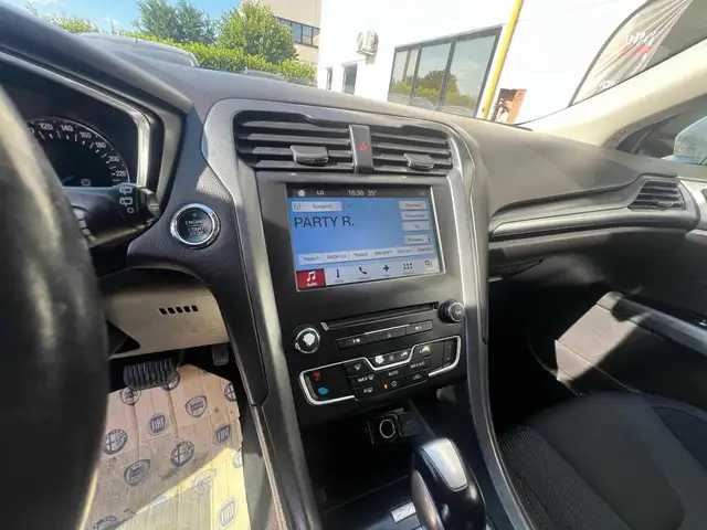 Ford Mondeo view 12