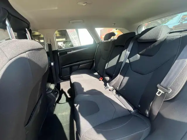 Ford Mondeo view 13