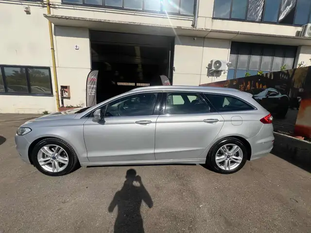 Ford Mondeo view 8