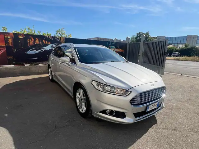 Ford Mondeo view 2