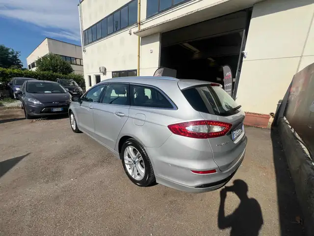 Ford Mondeo view 7