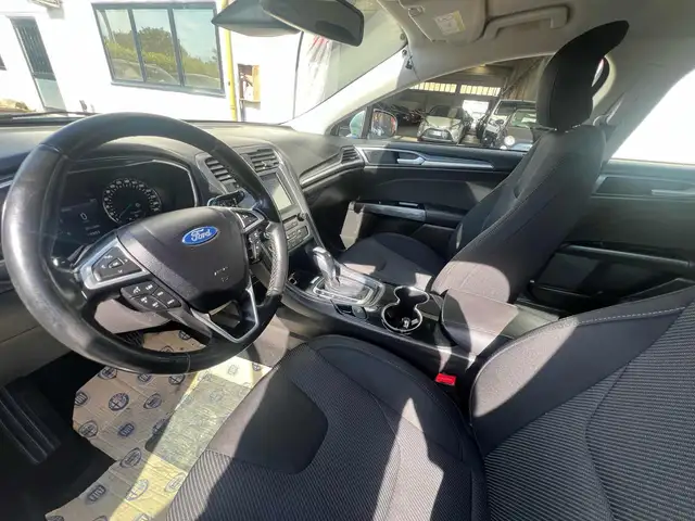 Ford Mondeo view 10