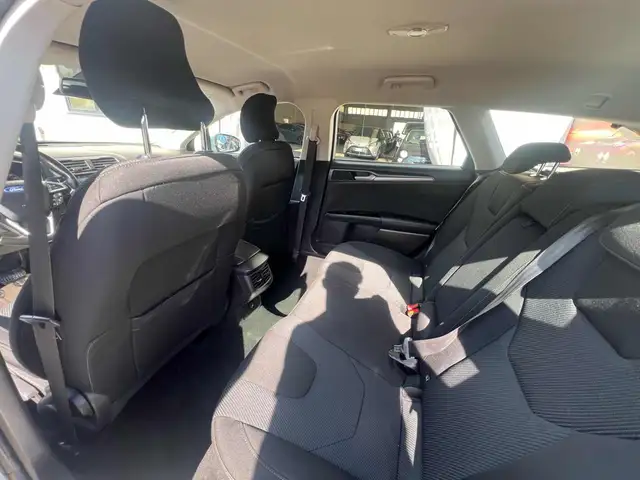 Ford Mondeo view 14