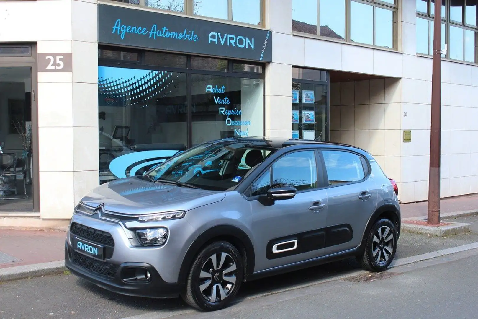 Citroen C3 III 1.2 110cv S&S 6CV SHINE EAT6 Gris - 1
