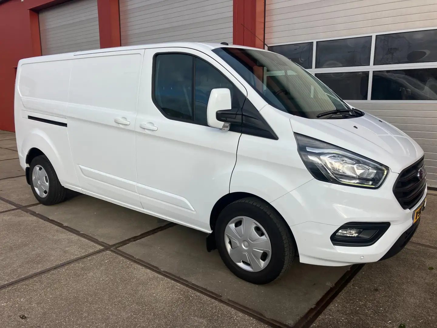 Ford Transit Custom 320 2.0 TDCI L2H1 Limited Blanc - 1