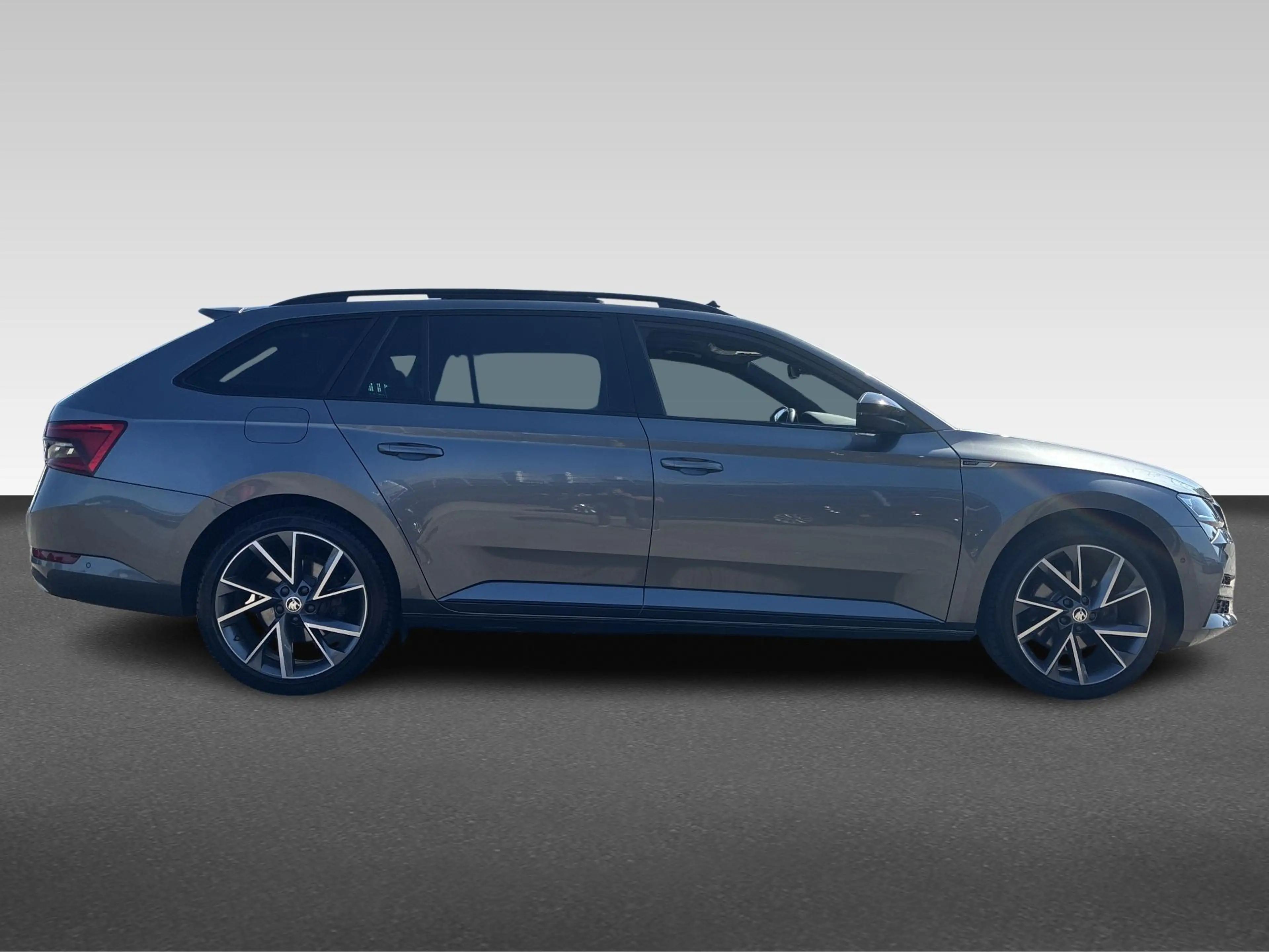 Skoda Superb Combi — photo 9