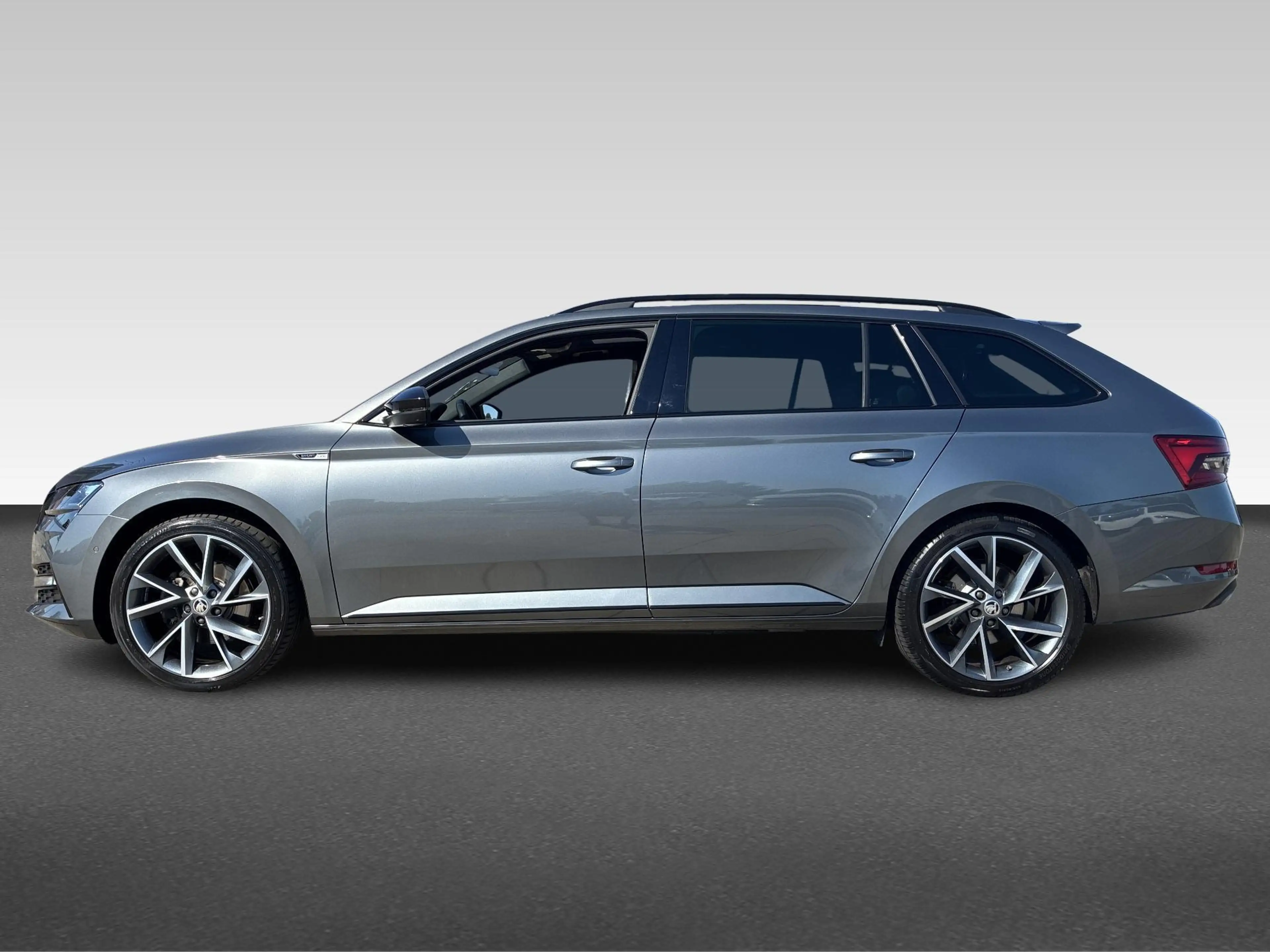 Skoda Superb Combi — photo 2