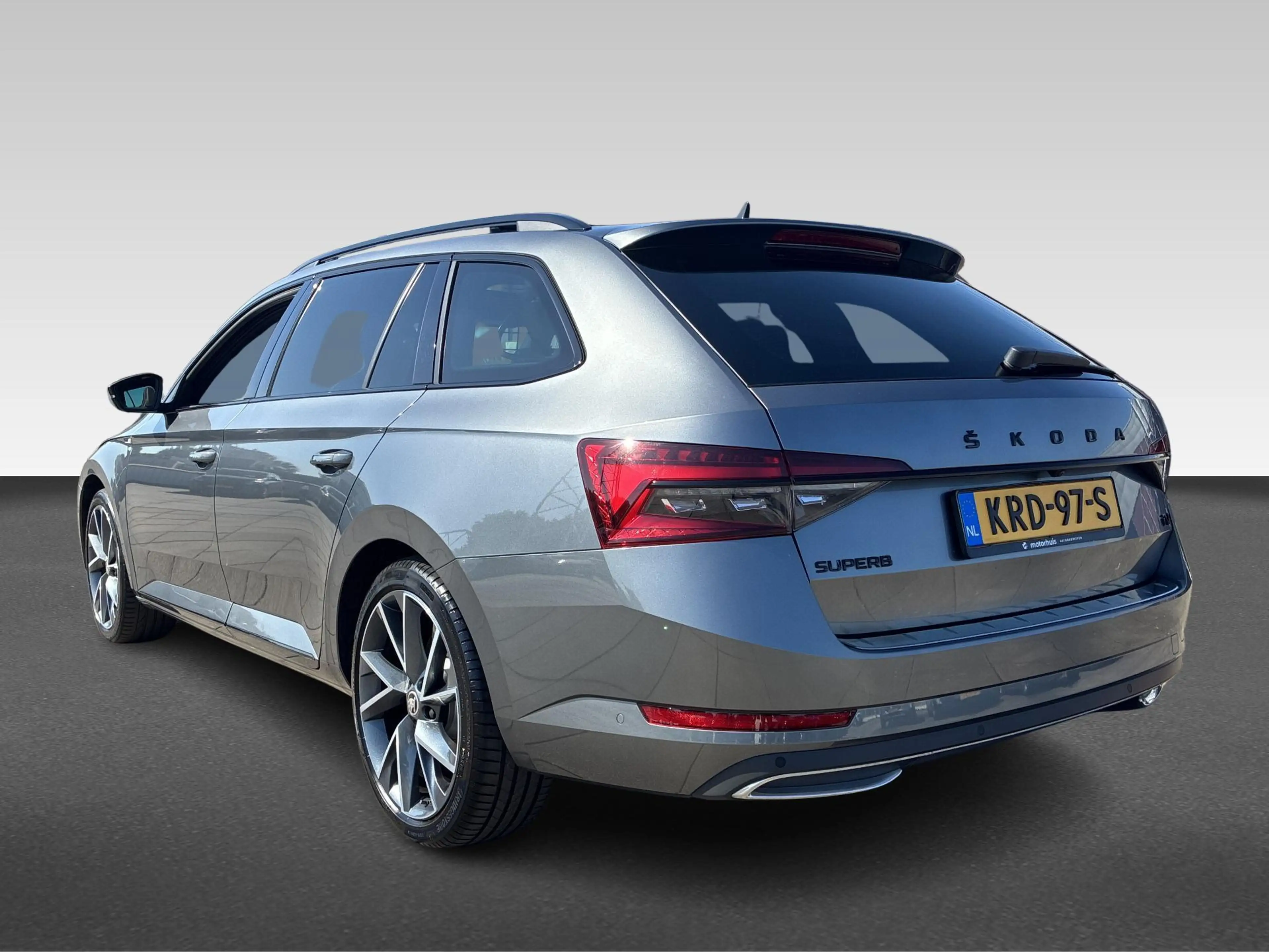Skoda Superb Combi — photo 3