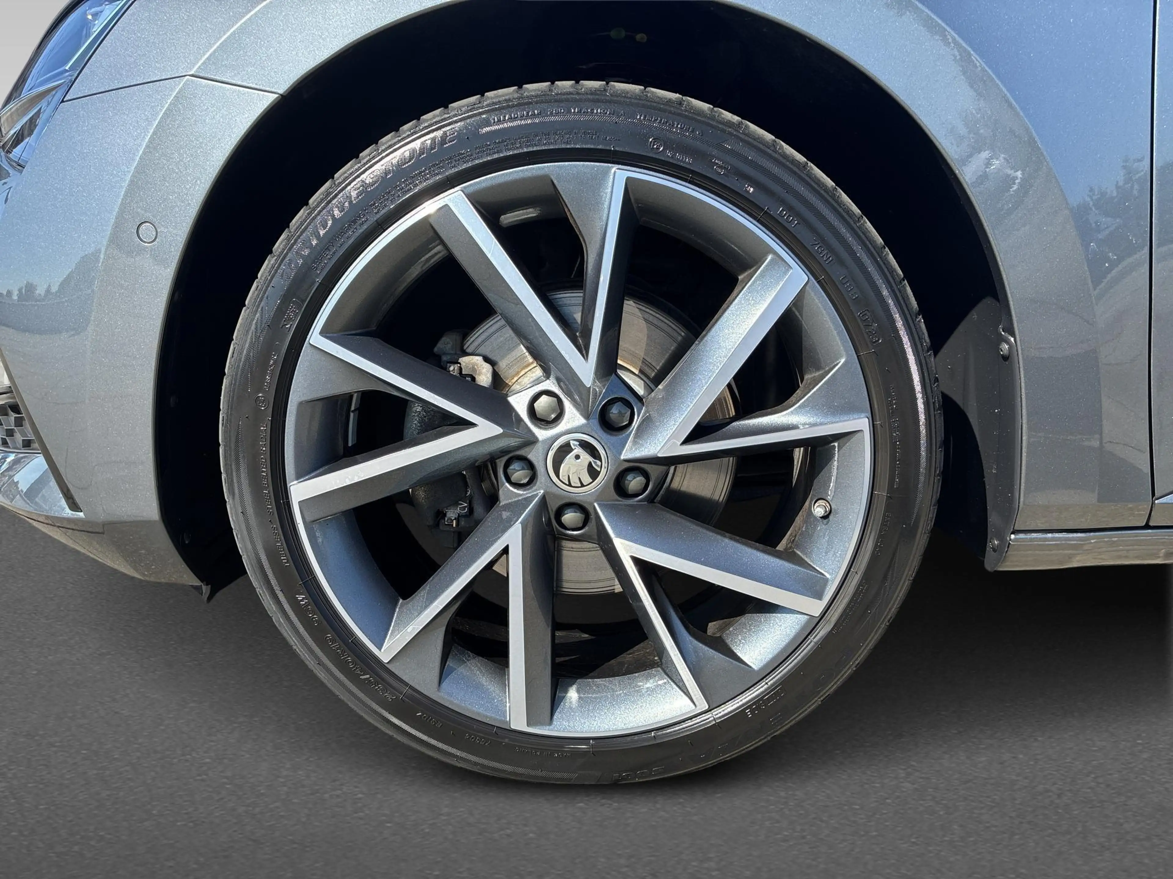 Skoda Superb Combi — photo 11