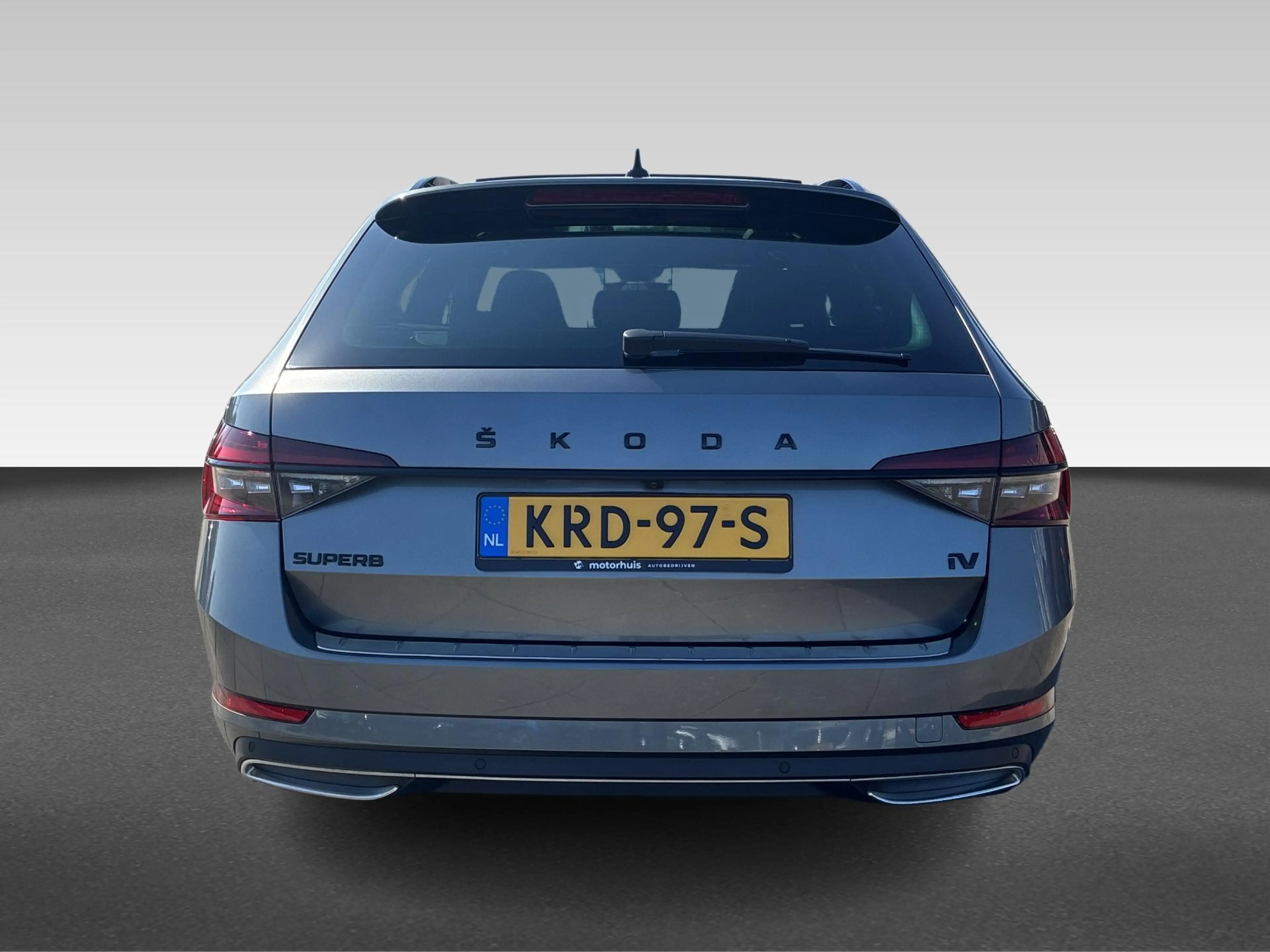 Skoda Superb Combi — photo 10
