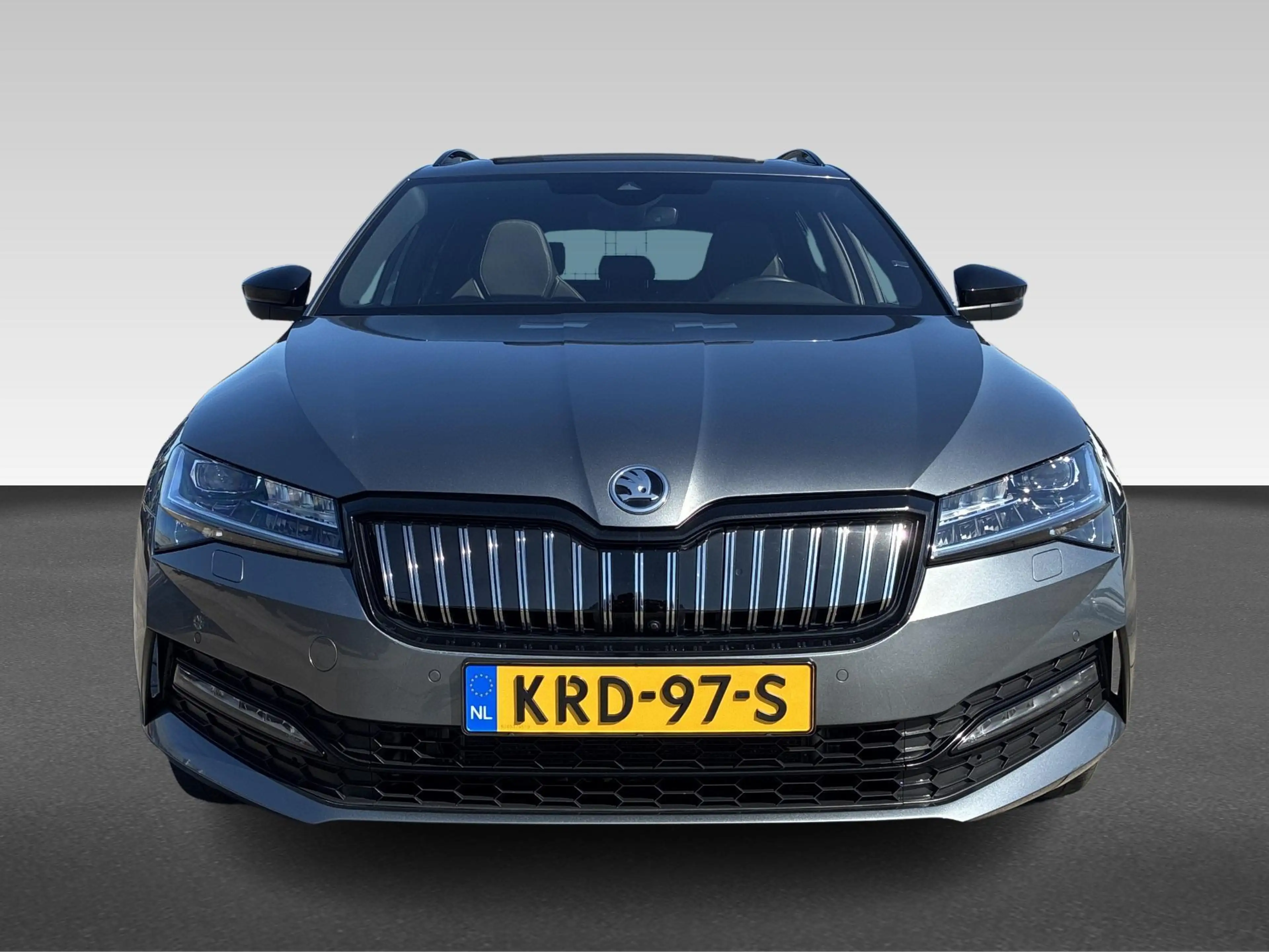 Skoda Superb Combi — photo 7