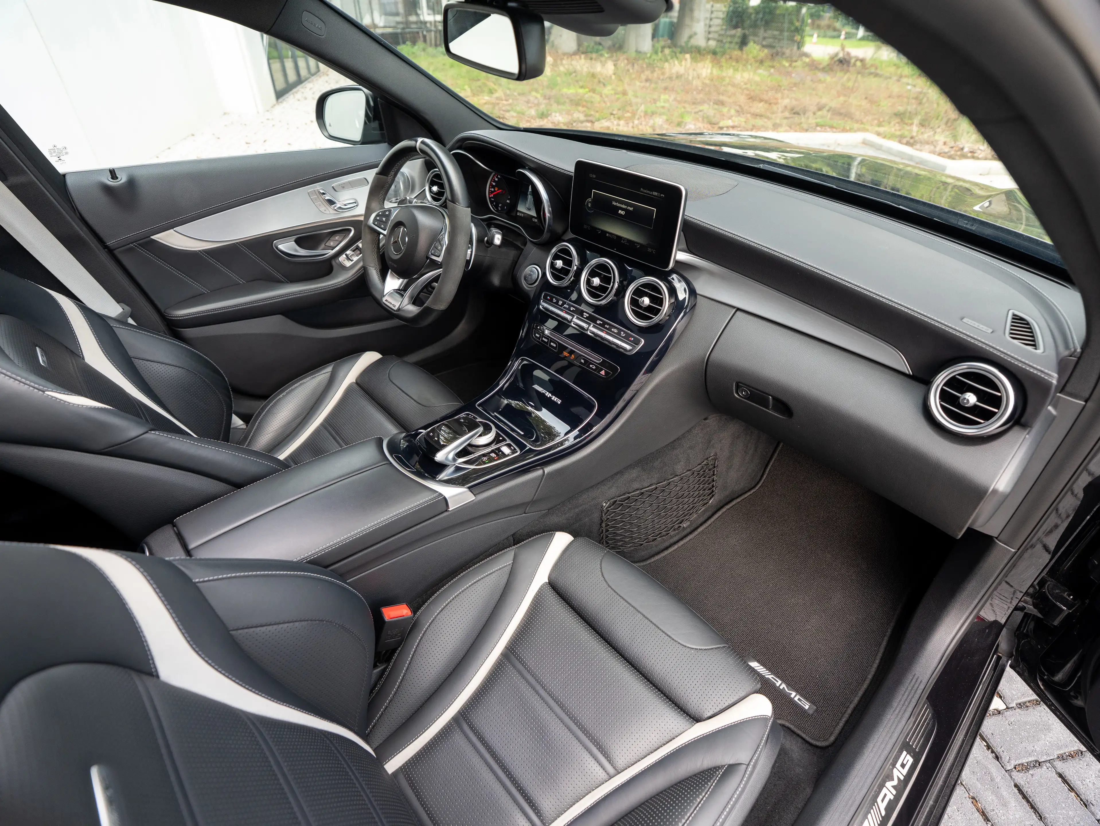 Mercedes-Benz C 63 AMG C 63 AMG S -LICHTE VRACHT/PANO/BURMESTER/HEAD-UP/KEYLESS/360 CAMERA — photo 10