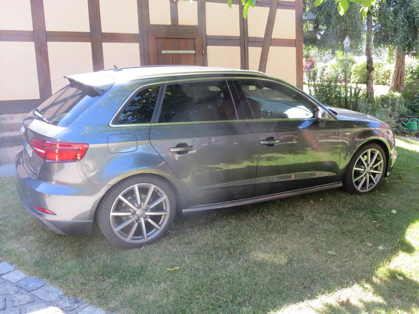 Audi A3 A3+2.0+TFSI+Sportback+quattro+S+tronic+sport Grau - 2