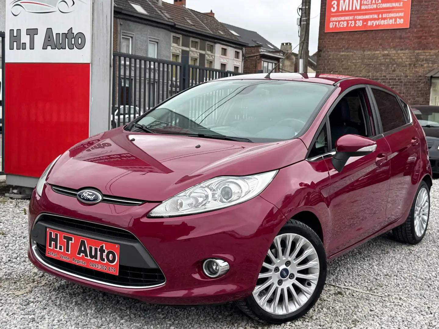 Ford Fiesta Fiesta 1.25i Titanium prêt a immatriculé Rouge - 1